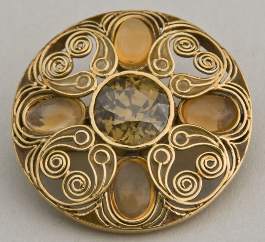 Brooch (1910) – Louis Comfort Tiffany Tablo