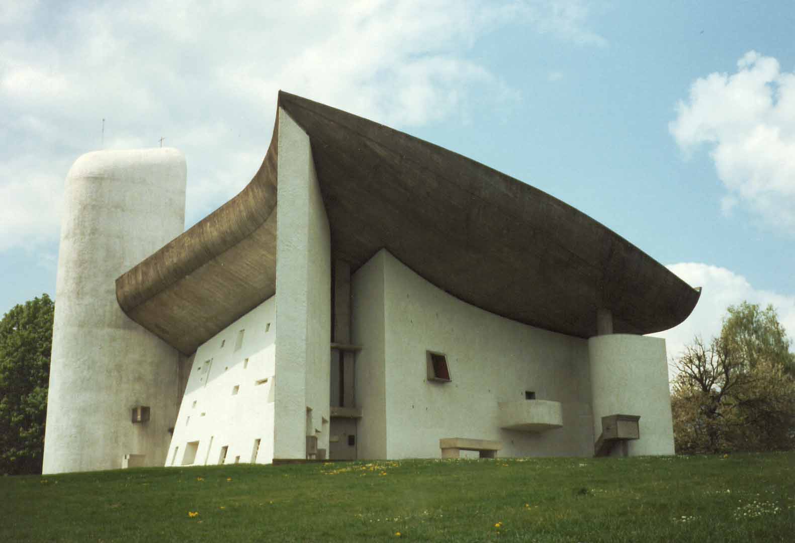Chapel of Note Dame Du Haut (1950) - Le Corbusier Tablo
