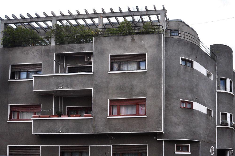 David Hainovici & Sigmund Vătăşescu Building (1937) – Marcel Janco Tablo