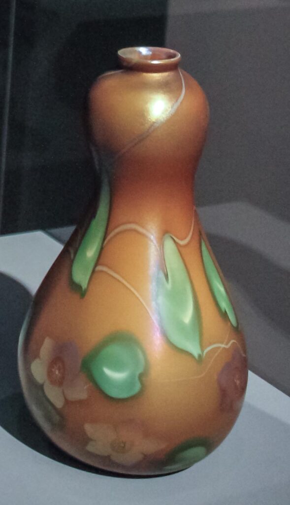 Double gourd shaped bottle with flowers (1913) - Louis Comfort Tiffany Tablo