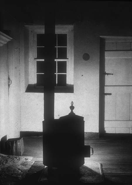 Doylestown House—The Stove (1917) - Charles Sheeler Tablo