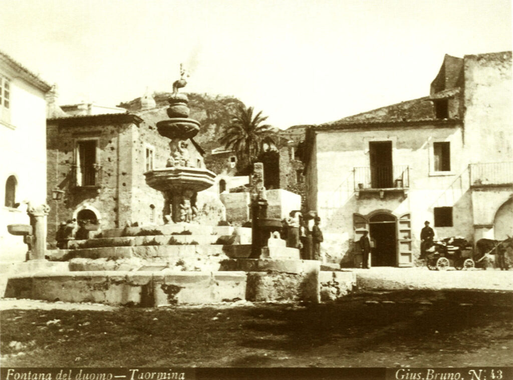 Fountain near the Cathedral Taormina (1880) - Giuseppe Bruno Tablo
