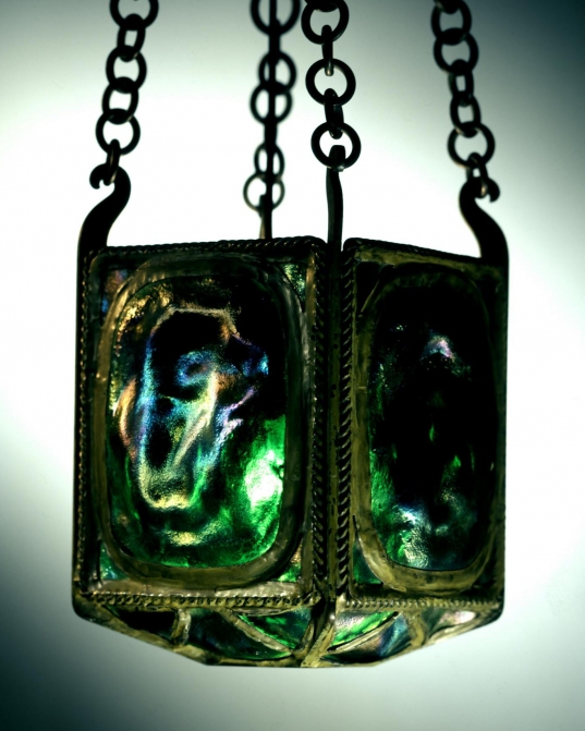 Four sided hanging lantern (1902) – Louis Comfort Tiffany Tablo