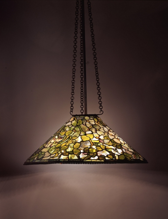 Hanging shade. Dogwood design (1900) – Louis Comfort Tiffany Tablo