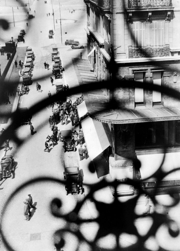 La Canebière Street, Marseilles – View Through the Balcony Grille (1928) - László Moholy-Nagy Tablo
