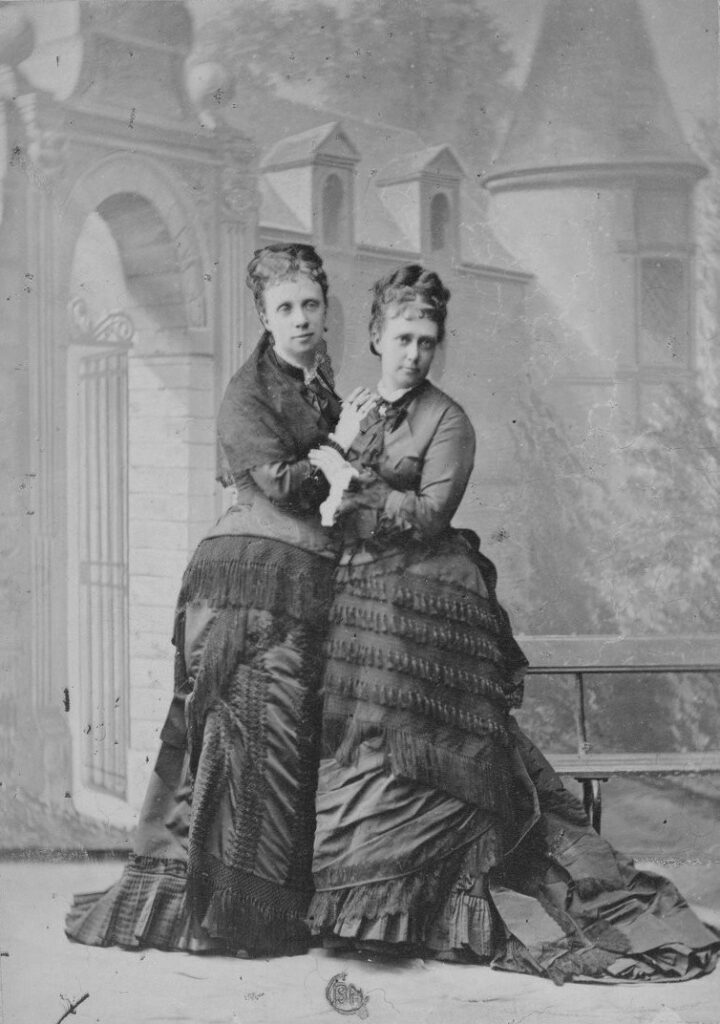 La Grande duchesse De Toscane Et La Duchesse De Madrid (1878) - Félix Nadar Tablo