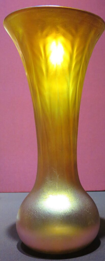 Long necked glass vase - Louis Comfort Tiffany Tablo