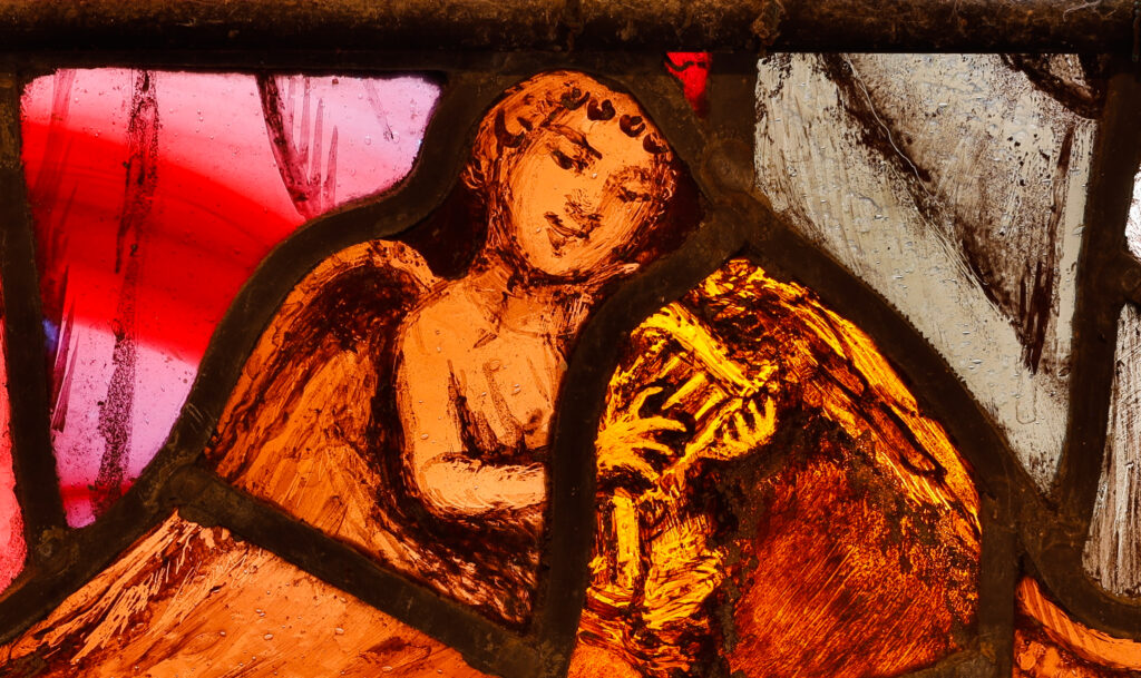 Loughrea St. Brendan's Cathedral. An Angel Playing the Harp as Figurehead of St. Brendan's Boat (1908) - Sarah Purser Tablo
