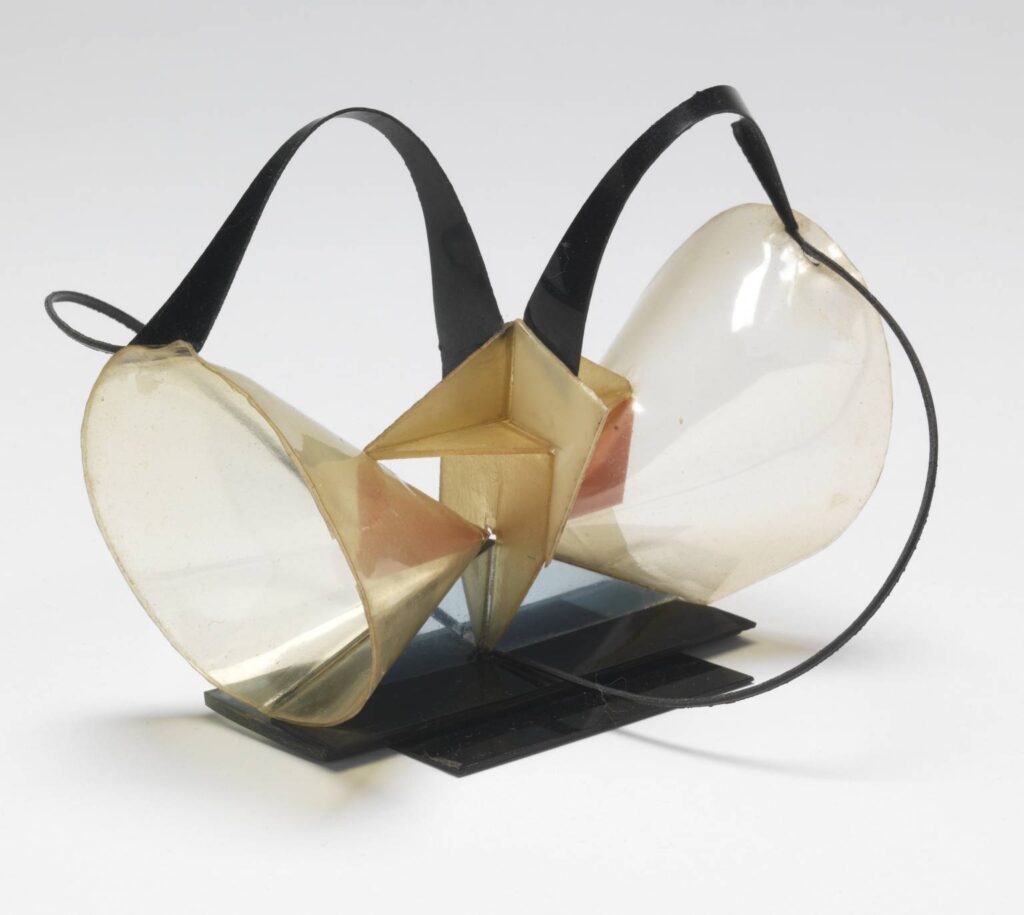 Model for ‘Construction in Space ‘Two Cones” (1927) – Naum Gabo Tablo