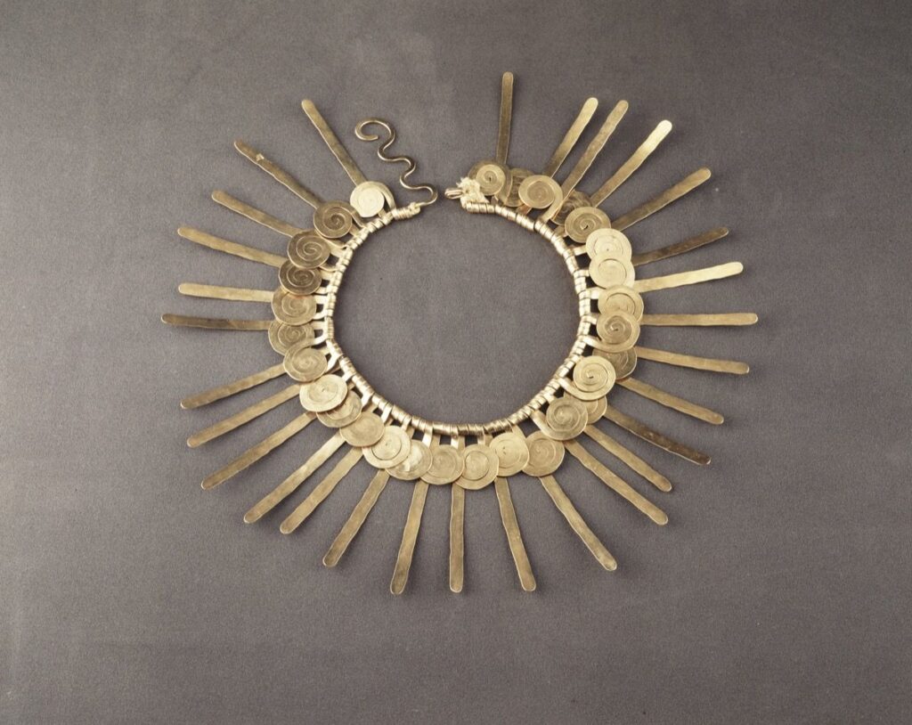 NECKLACE (1937) – Alexander Calder Tablo