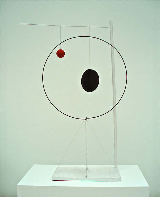 Object with Red Ball (1931) – Alexander Calder Tablo