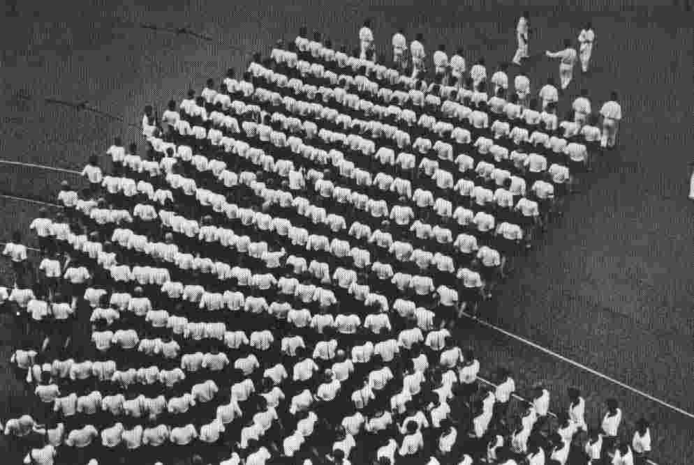 Parade of the Dynamo Sports Club, 1928 (1928) – Alexander Rodchenko Tablo
