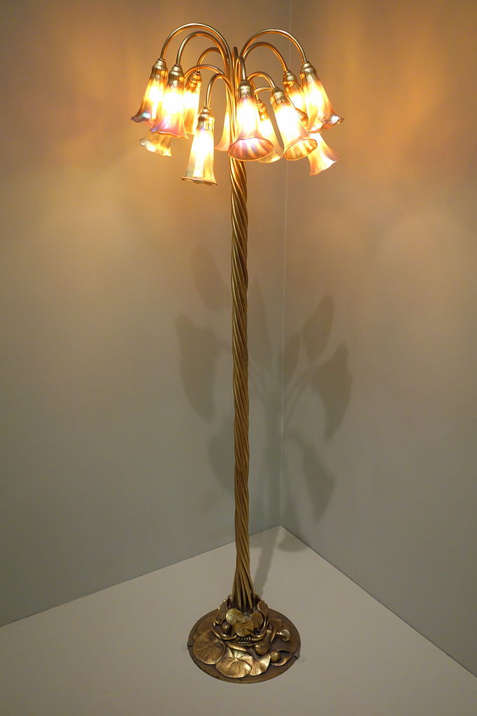 Pond Lily Lamp (1910) – Louis Comfort Tiffany Tablo