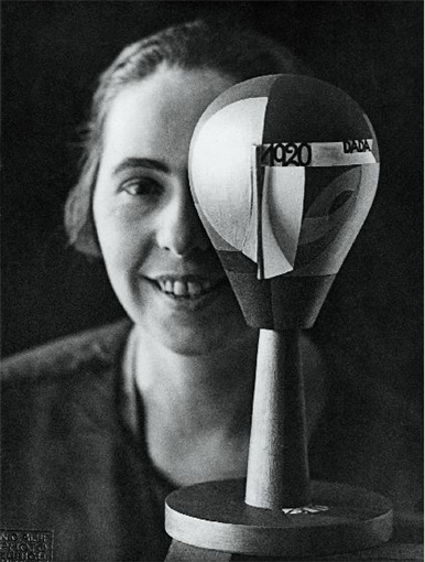 Self portrait with Dada Kopf (Dada Head) (1920) – Sophie Taeuber-Arp Tablo