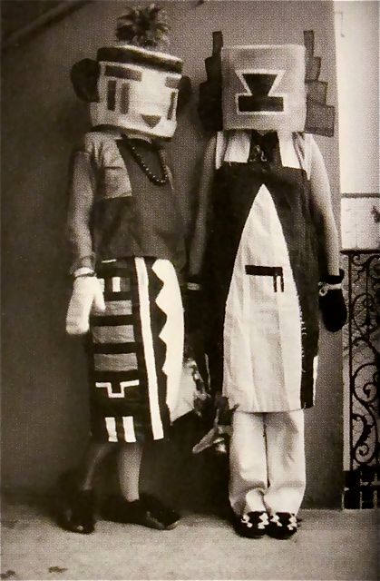 Sophie and Erika Taeuber (Hopi Indian Costumes) (1925) – Sophie Taeuber-Arp Tablo