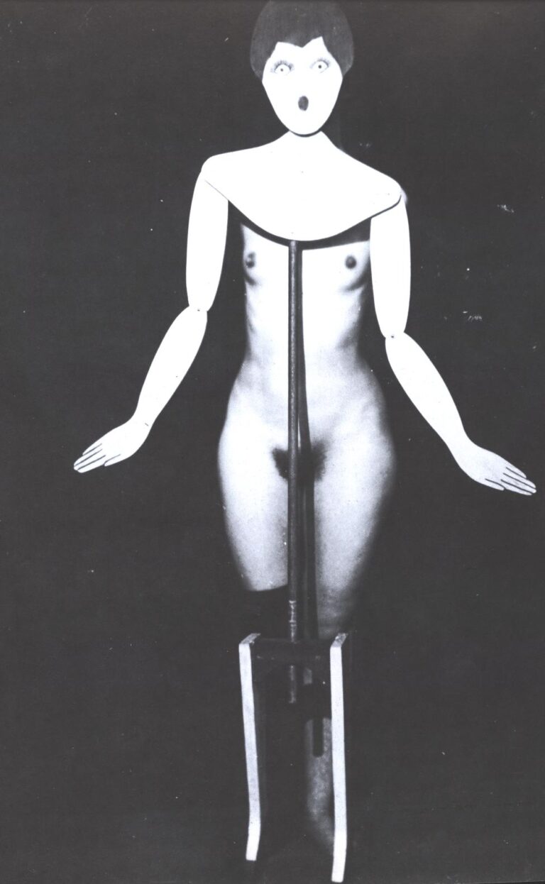 The Coat Stand (1920) – Man Ray Tablo