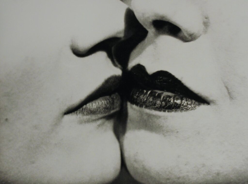 The Kiss (1935) - Man Ray Tablo