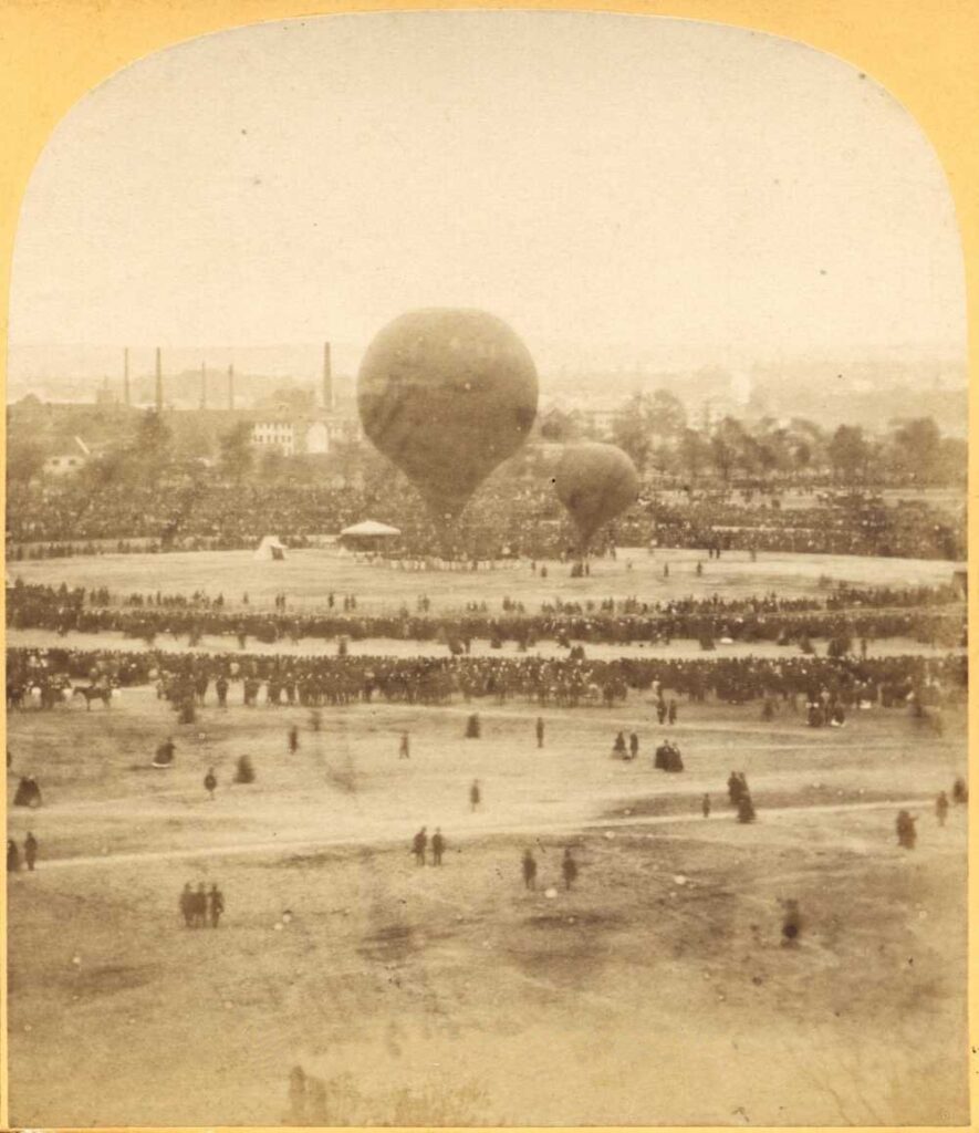 The giant. On its right, the Big Holiday Balloon (1863) - Félix Nadar Tablo
