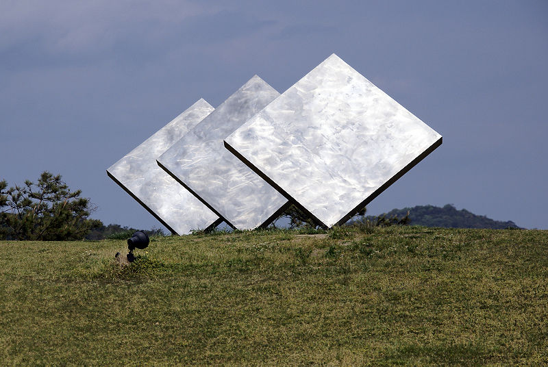 Three Squares Vertical Diagonal – George Rickey Tablo