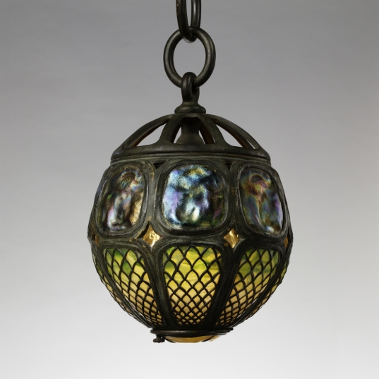 Turtleback globe (1905) – Louis Comfort Tiffany Tablo