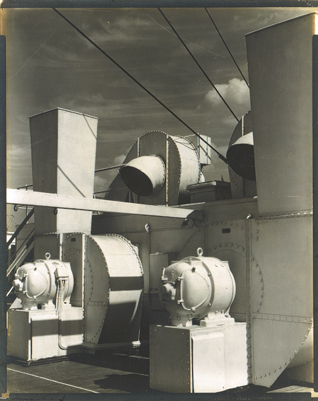 Upper Deck (1928) - Charles Sheeler Tablo