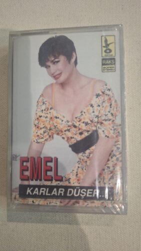 Emel Karlar Düşer Kaset (Sıfır Ambalajında)