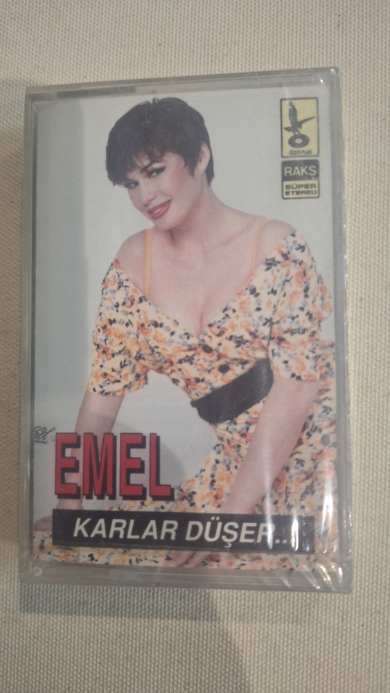 Emel Karlar Düşer Kaset (Sıfır Ambalajında)