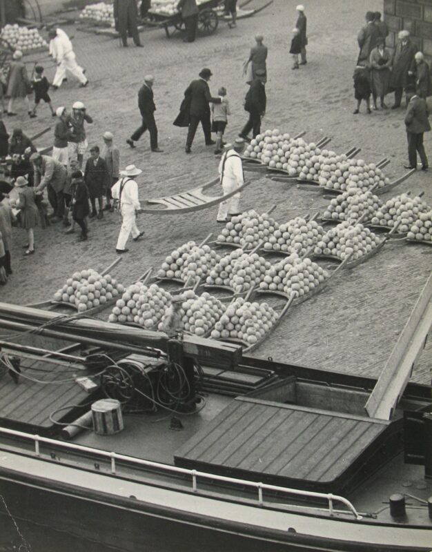 Cheese Market, Holland (1932) - Martin Munkácsi Tablo