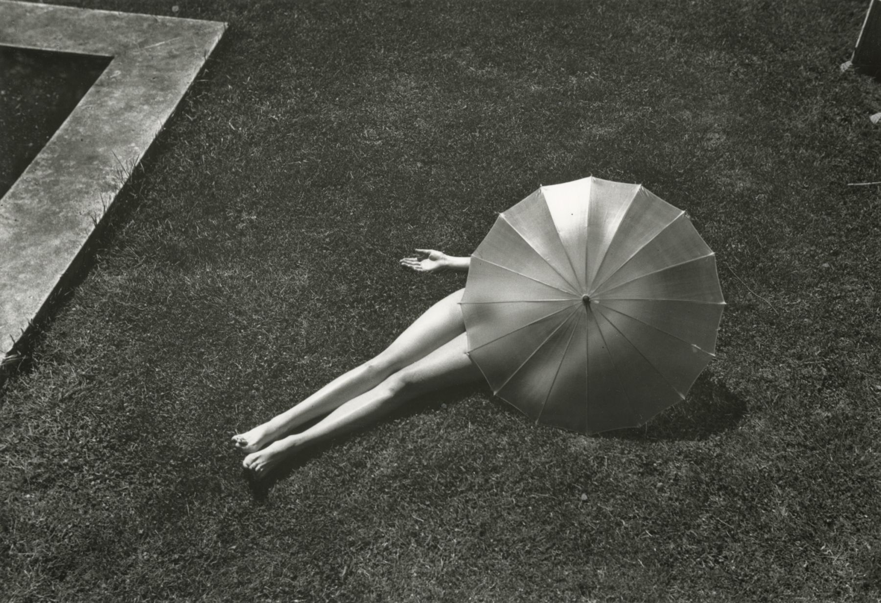 Nude with Parasol, Harper's Bazaar (1935) - Martin Munkácsi Tablo