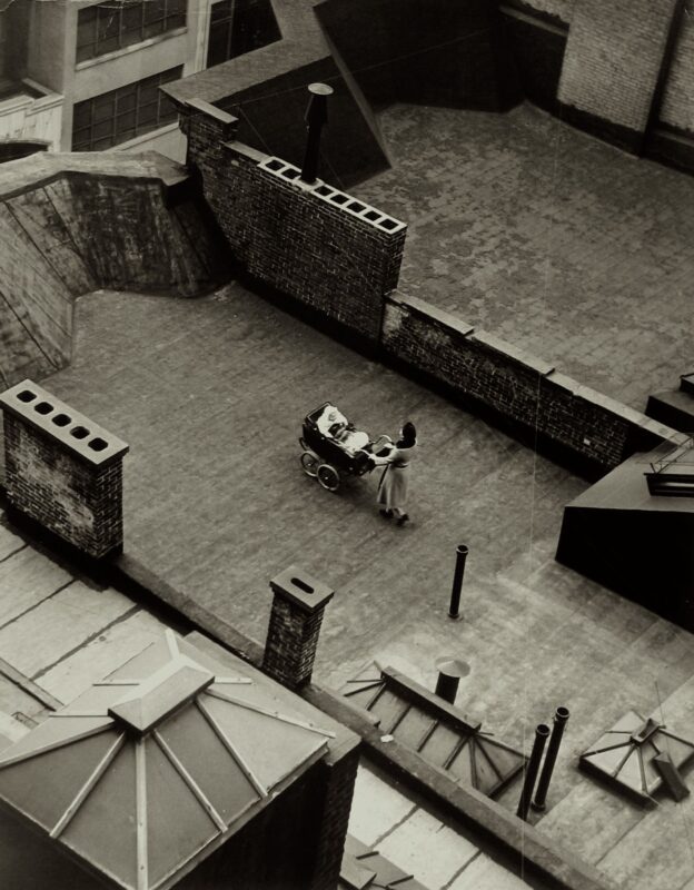 Roof Baby, New York (1940) - Martin Munkácsi Tablo