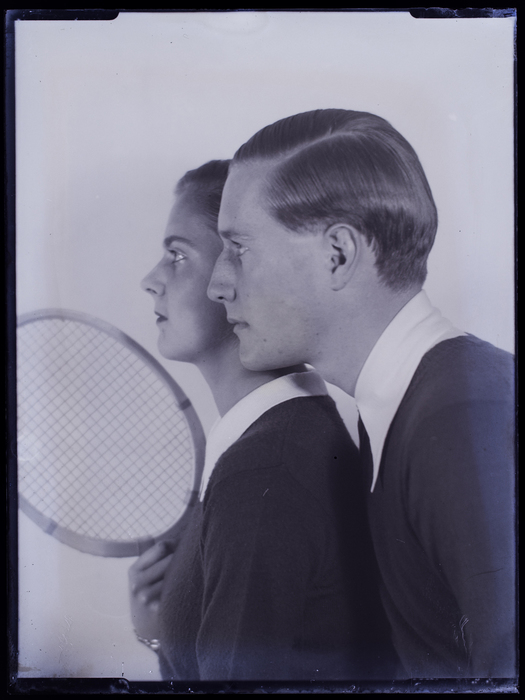 Tennis player Gottfried Freiherr von Cramm with his wife Elisabeth (1930) - Martin Munkácsi Tablo