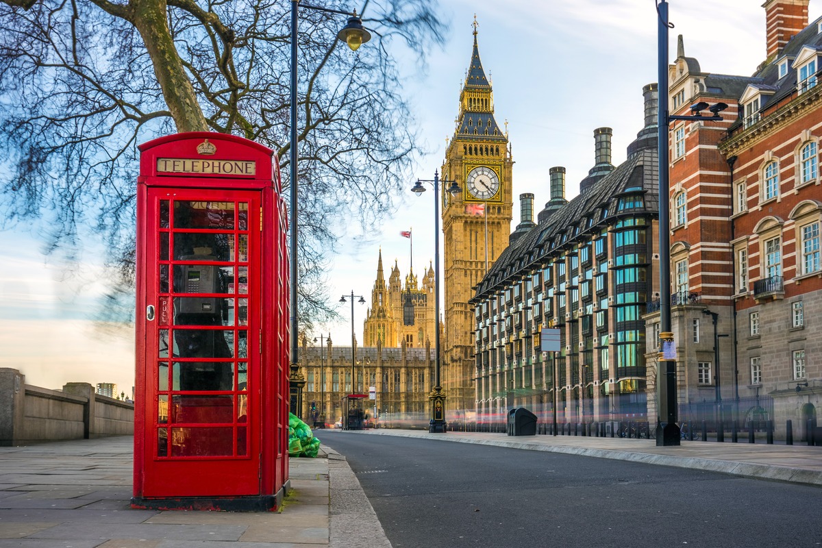 Big Ben Yanında Kırmızı Telefon Kulübesi Tablo - Dekolata