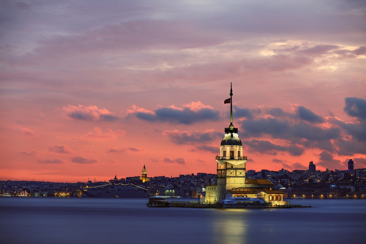 Gün Batımında Kız Kulesi Kızıl Gökyüzü Tablo