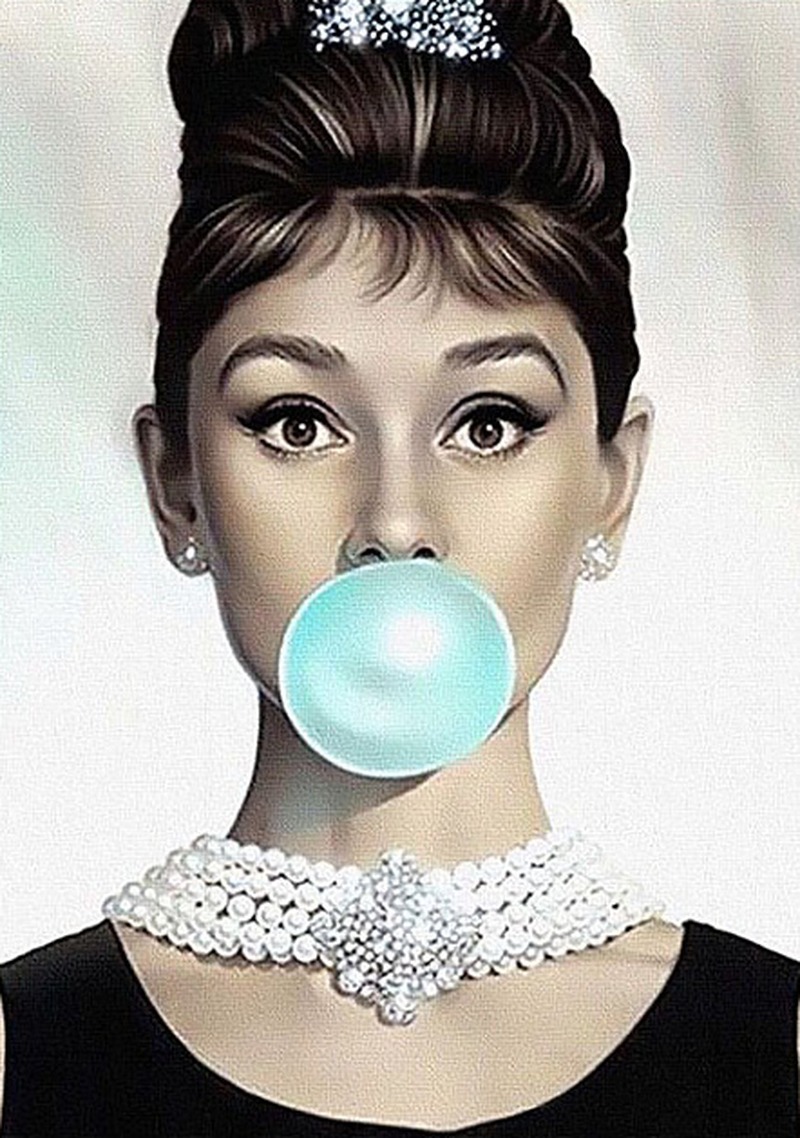 Mavi Sakız Balonlu Audrey Hepburn Portresi Tablo - Dekolata