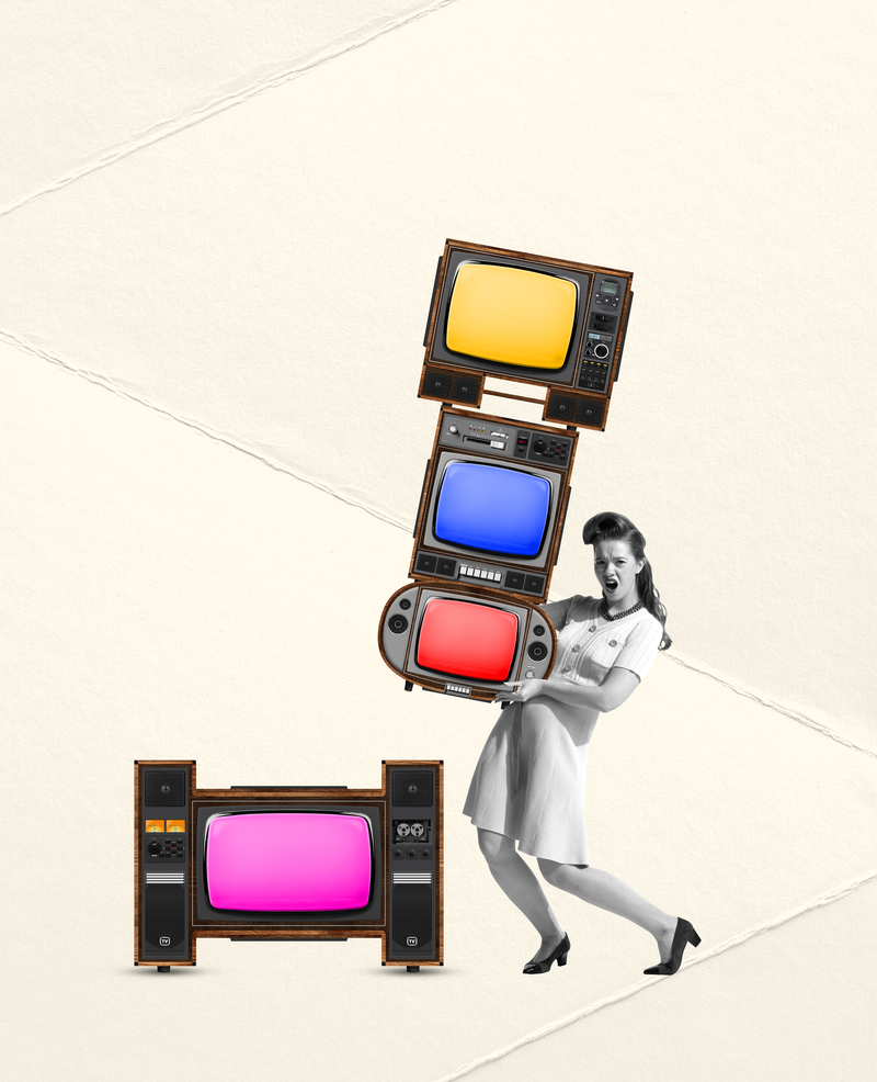 Renkli Televizyonlar Taşıyan Kadın Kolajı Tablo